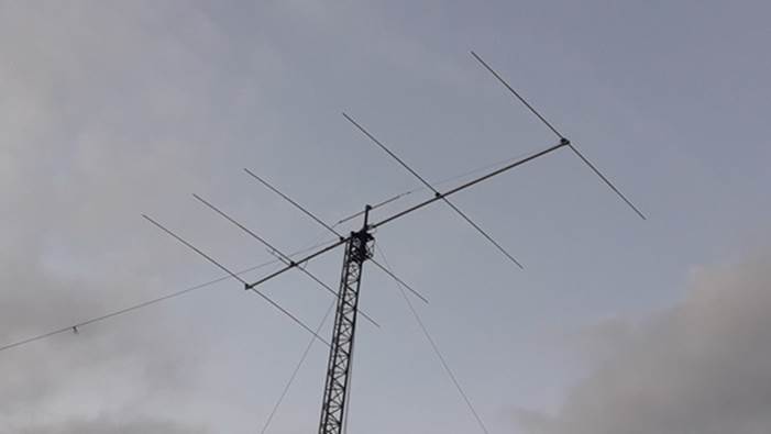 Une image contenant ciel, extrieur, antenne, jour

Description gnre automatiquement